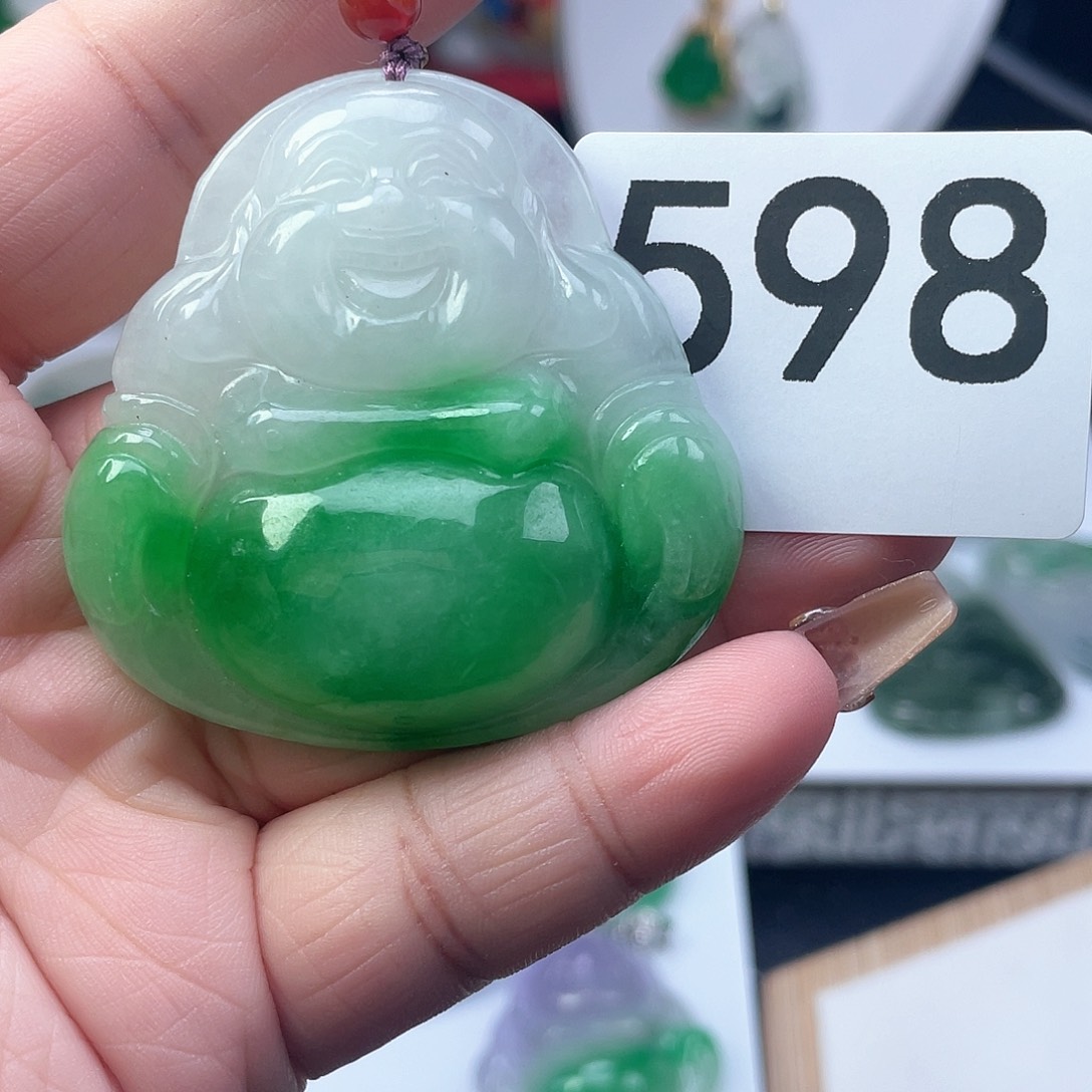 翡翠吊坠(赠链)未镶嵌