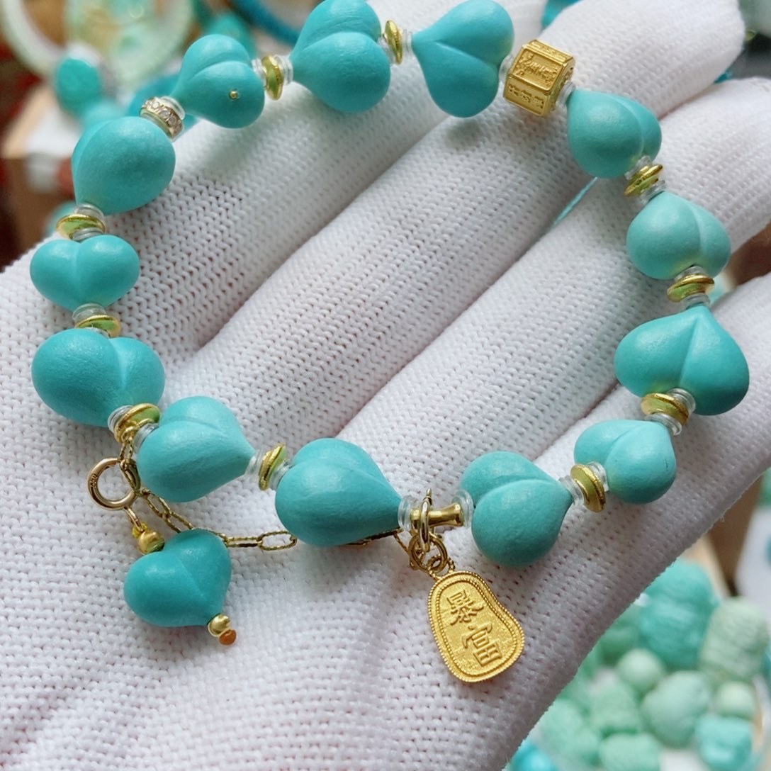 绿松石18K金镶嵌屁桃手链