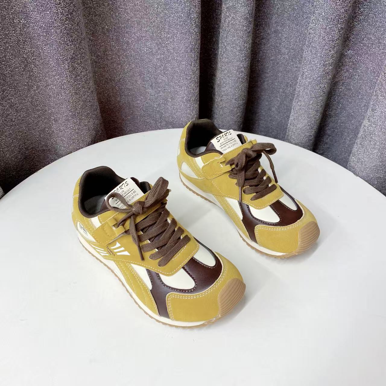 C9208  黄色   时尚儿童舒适系带休闲鞋