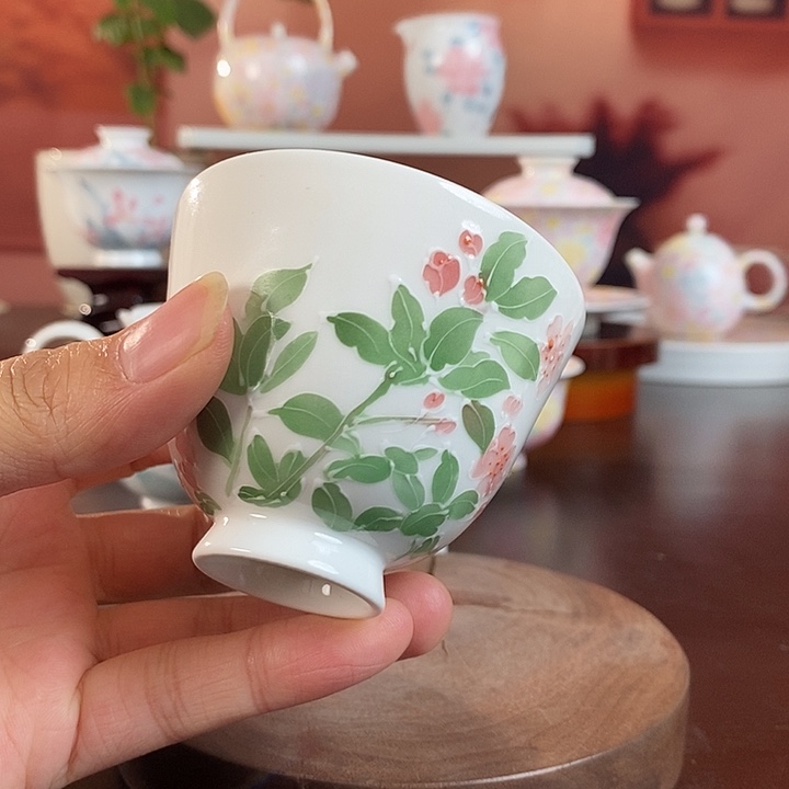 海棠花釉下手绘品茗杯