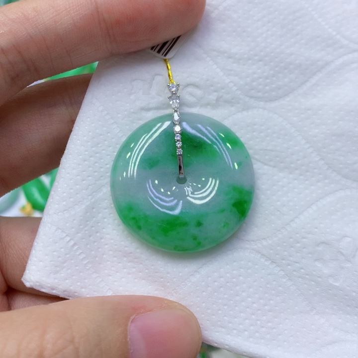 颈饰18K金镶嵌翡翠