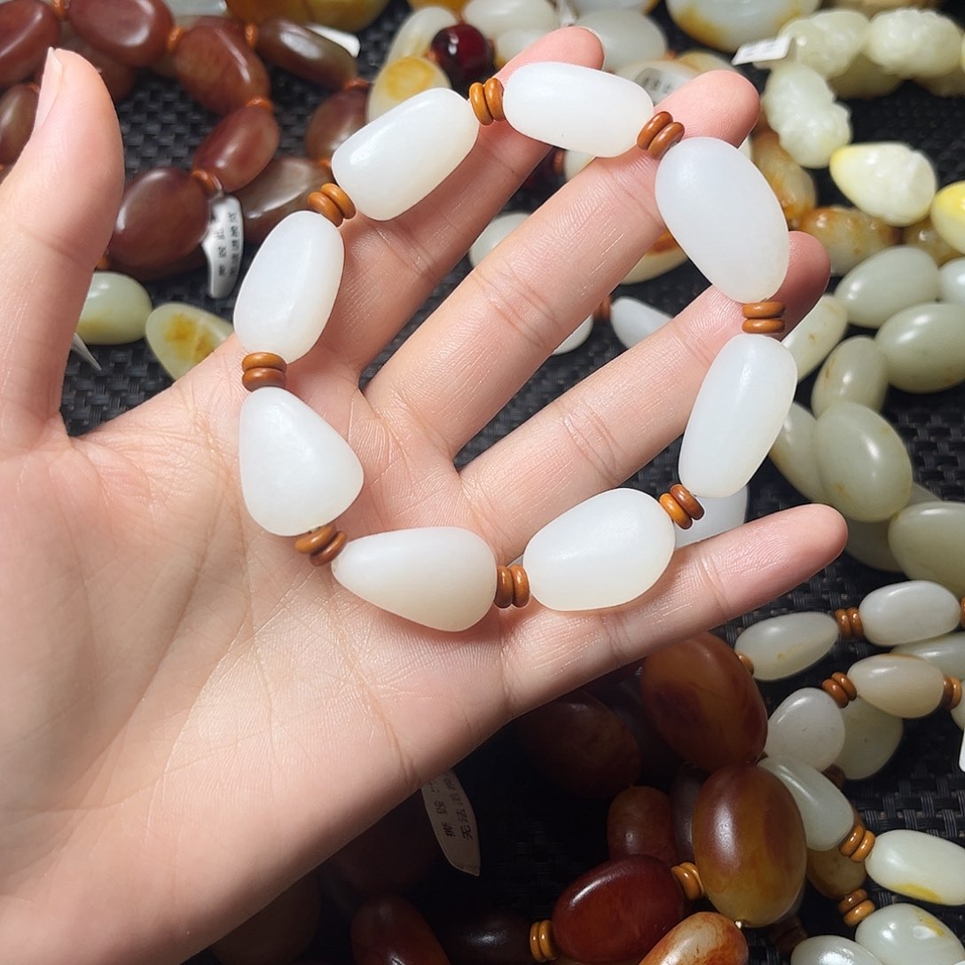 云***轻手链未镶嵌和田玉