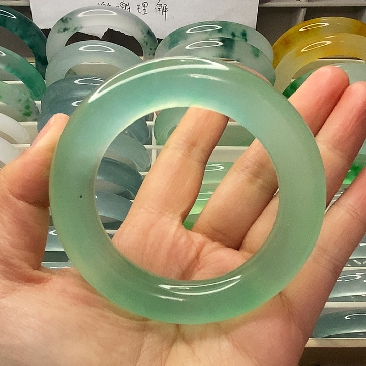 石英质玉未镶嵌手镯
