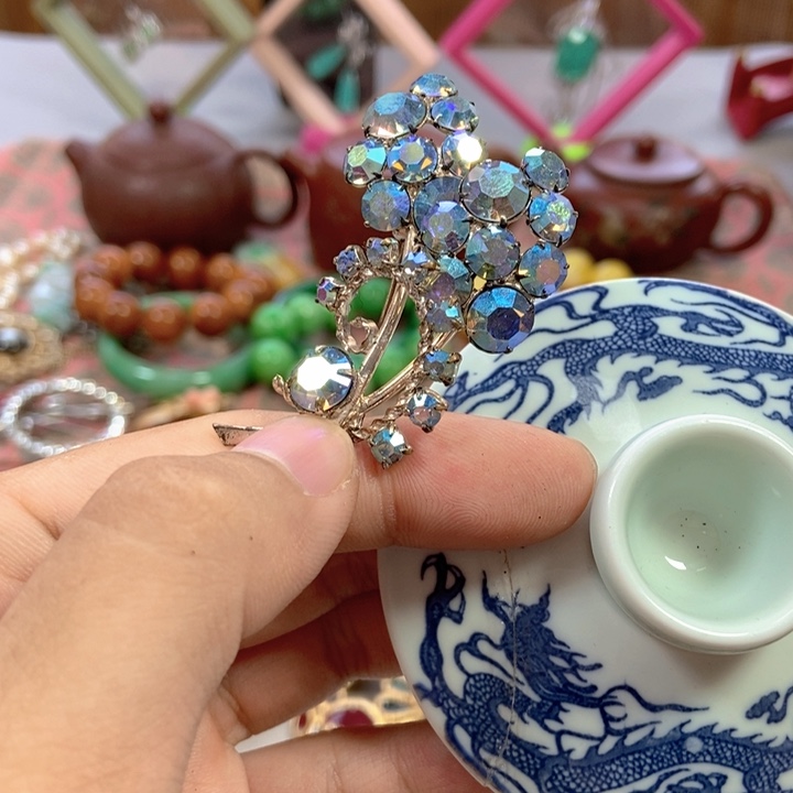 瓷片哈哈哈哈哈哈斤斤计较呢