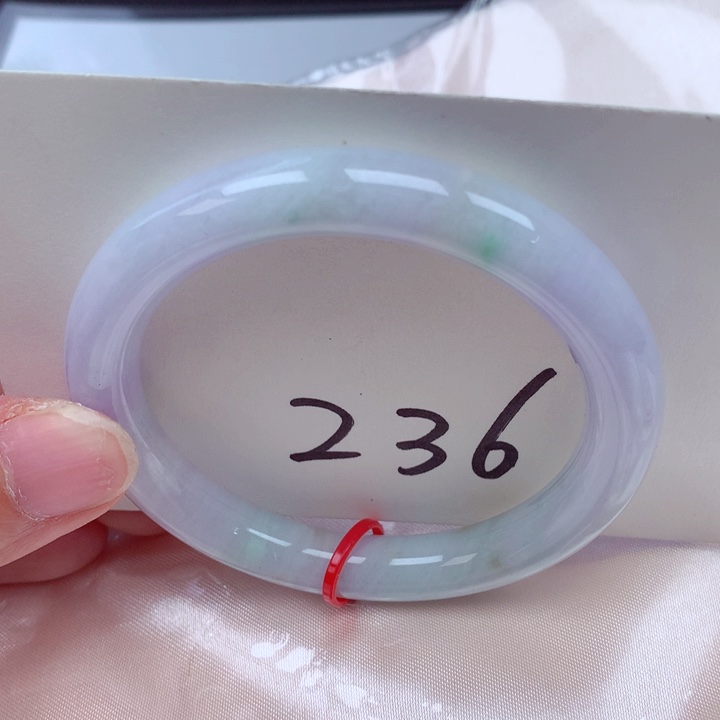 翡翠手镯未镶嵌翡翠