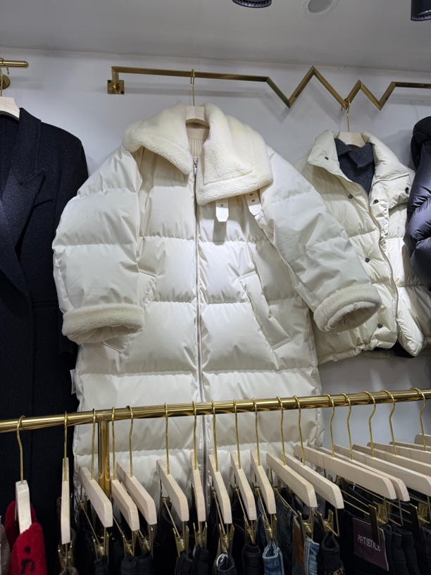 女士女装毛领保暖收腰直筒型拒污设计师长款白色棉服加厚