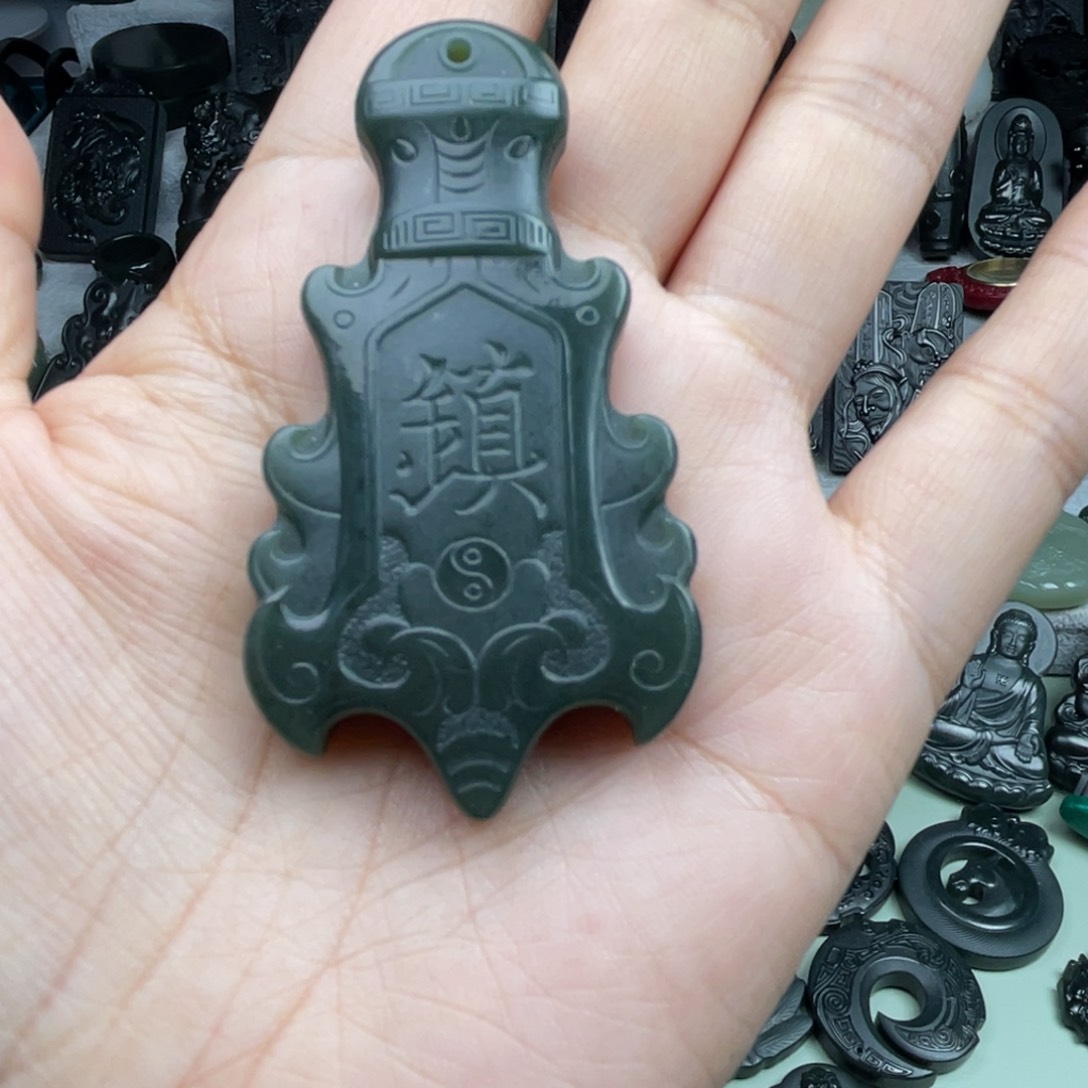 颈饰未镶嵌和田玉