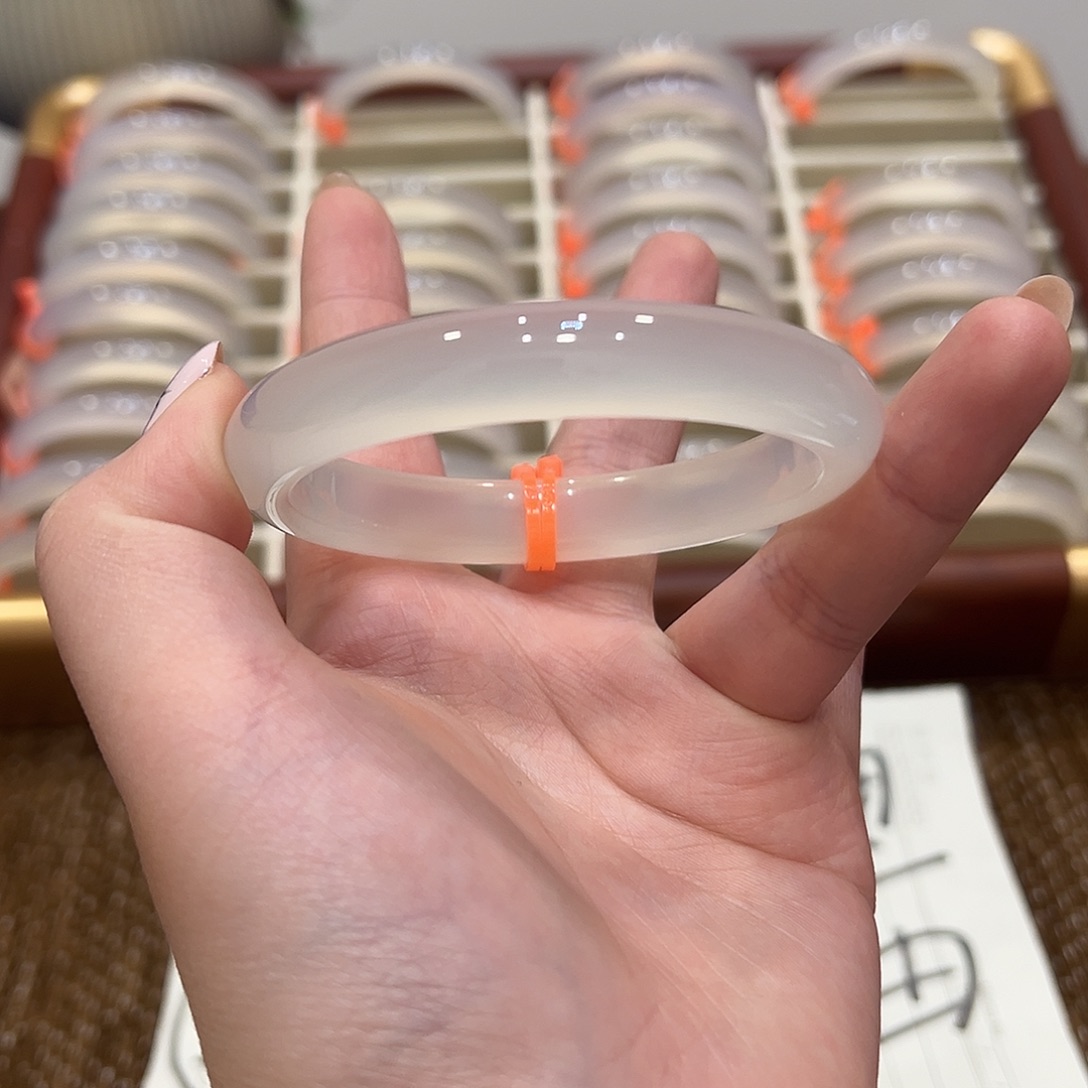 迟***王玛瑙/玉髓未镶嵌手镯