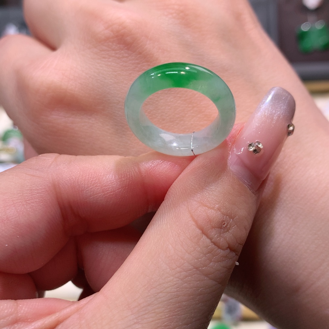 翡翠未镶嵌戒指翡翠