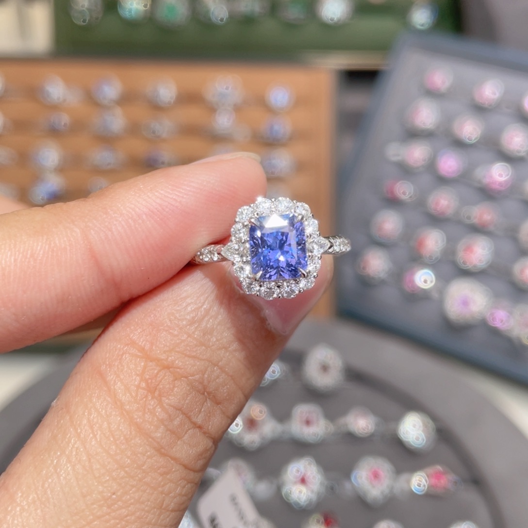 彩色蓝宝石戒指18K金镶嵌2.08ct vb 紫