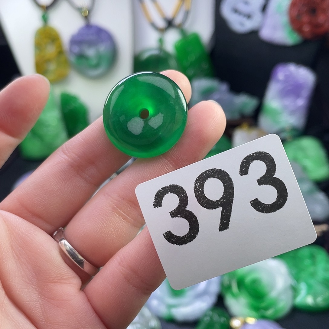 翡翠未镶嵌吊坠(赠链)