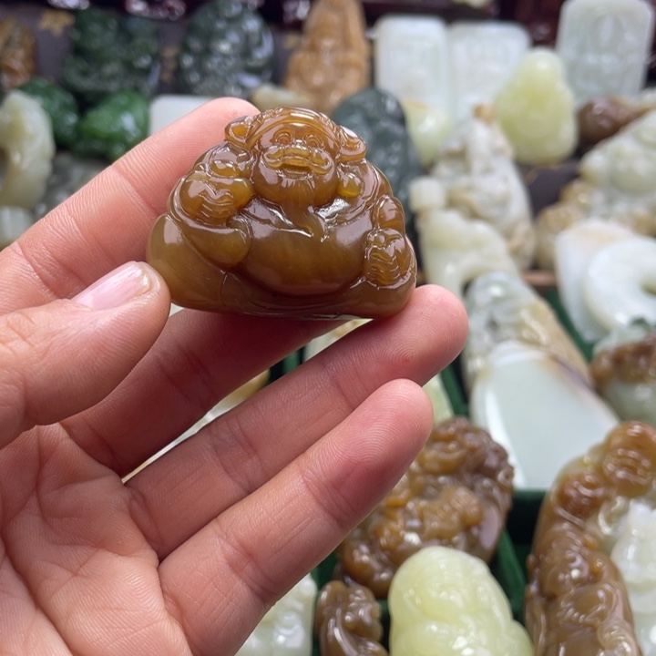 三***一和田玉（糖玉）未镶嵌颈饰