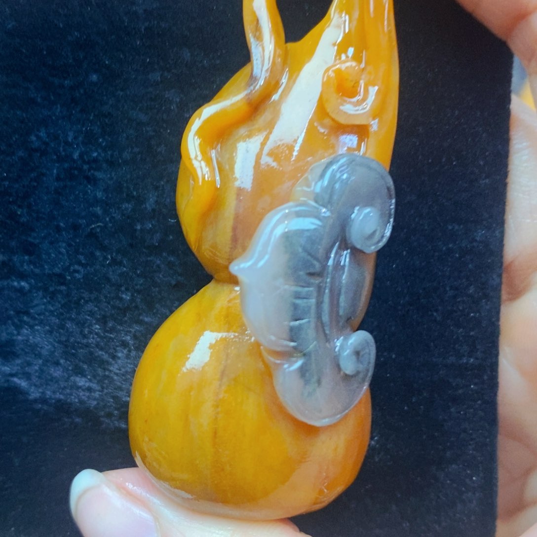 未镶嵌石英质玉（黄龙玉）颈饰