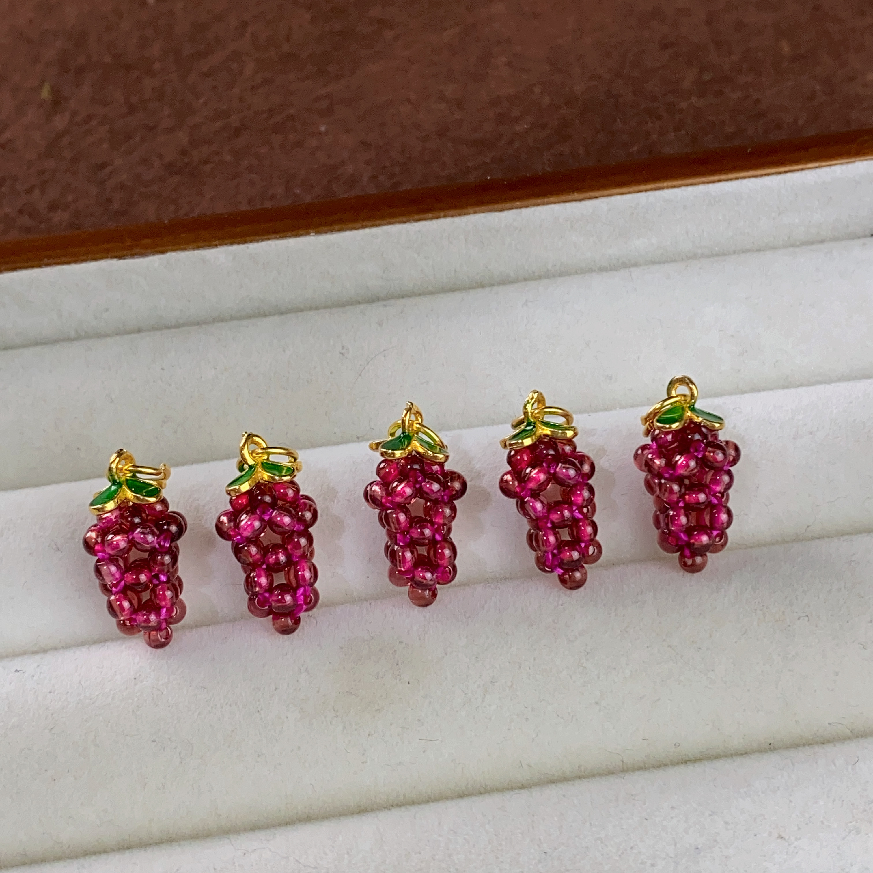 2888/ZY888-558 石榴石精致可爱小挂坠/多样性发/一件