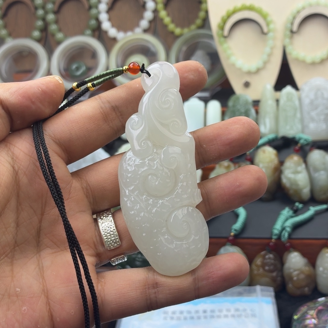 和田玉未镶嵌颈饰