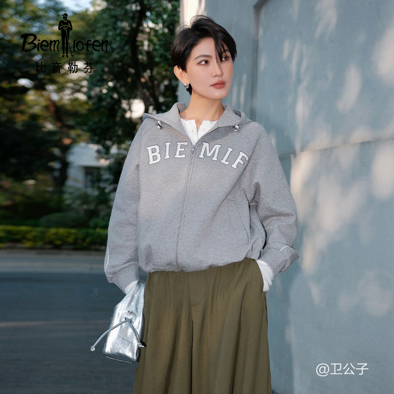 【针织空气层】2025春季新款休闲短外套女士字母刺绣棉感连帽夹克