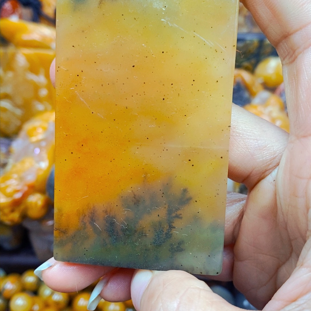 未镶嵌石英质玉（黄龙玉）颈饰