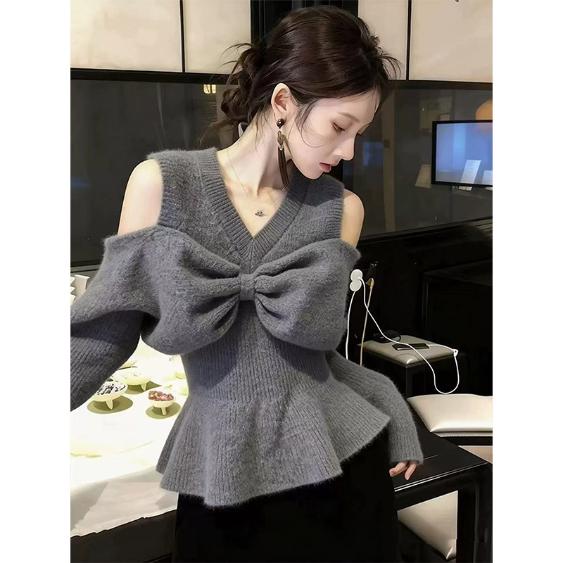 2025秋冬氛围感穿搭灰色蝴蝶结针织打底衫毛衣女高级感露肩上衣