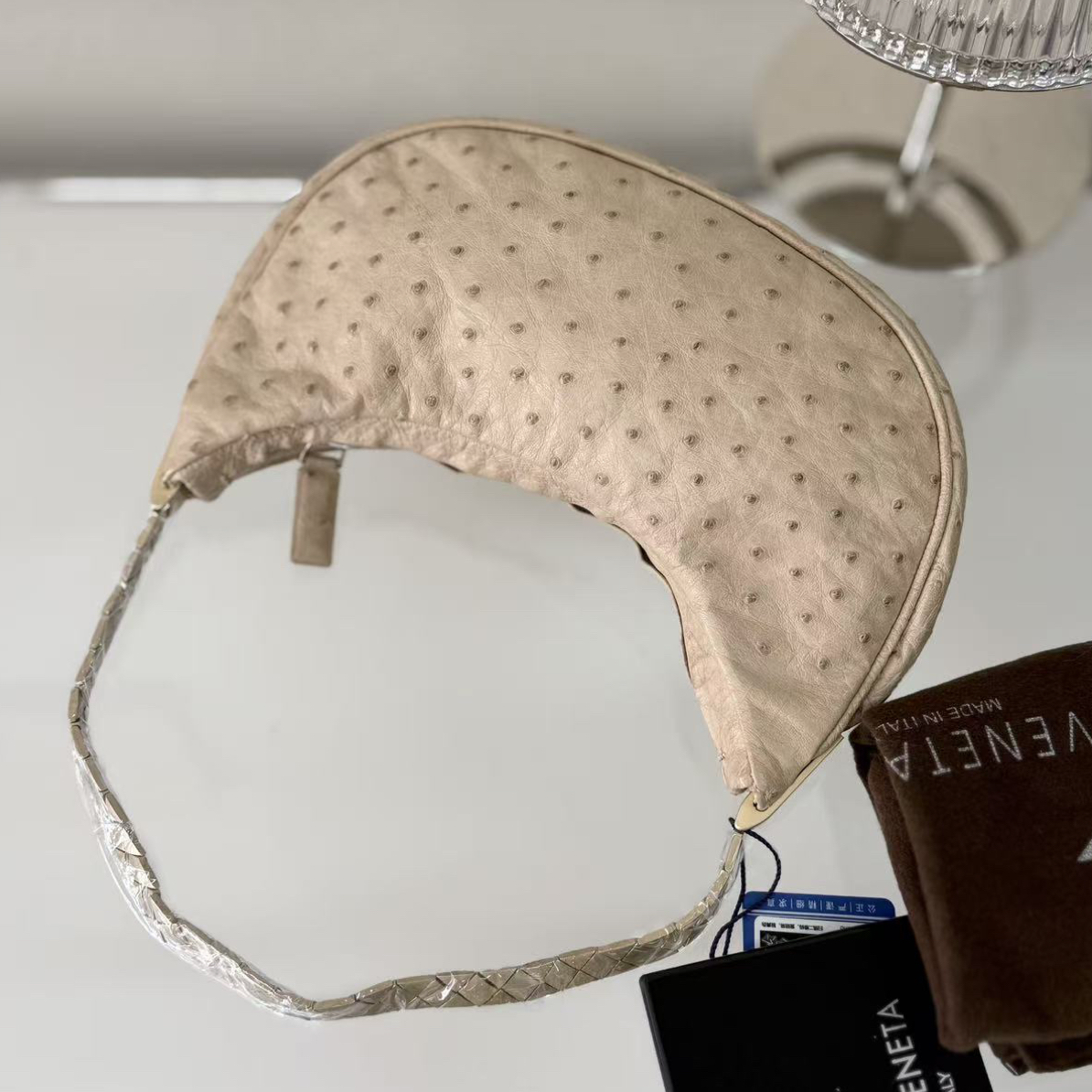 95新 BOTTEGA VENETA/葆蝶家 鸵鸟皮金属肩带jodie单肩包 123854