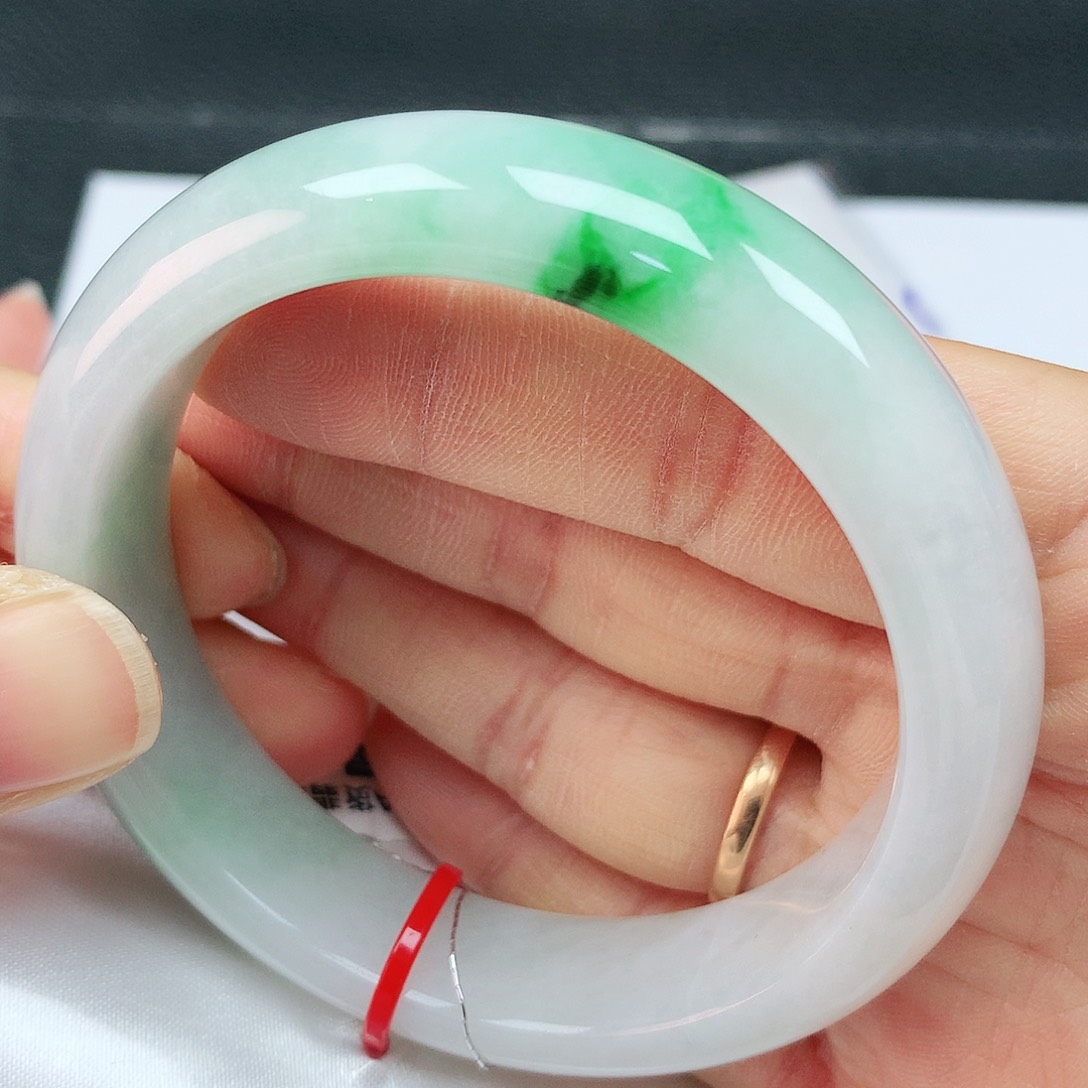 翡翠手镯未镶嵌53圈