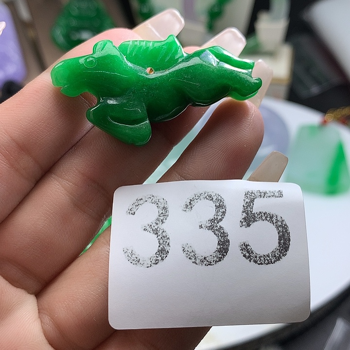 翡翠未镶嵌吊坠(赠链)