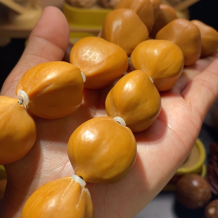 老***穆文玩核桃吊坠橄榄核手持18颗黄金甲