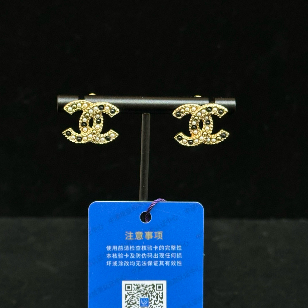 95新 Chanel/香奈儿 黑白珍珠双C耳钉 03351