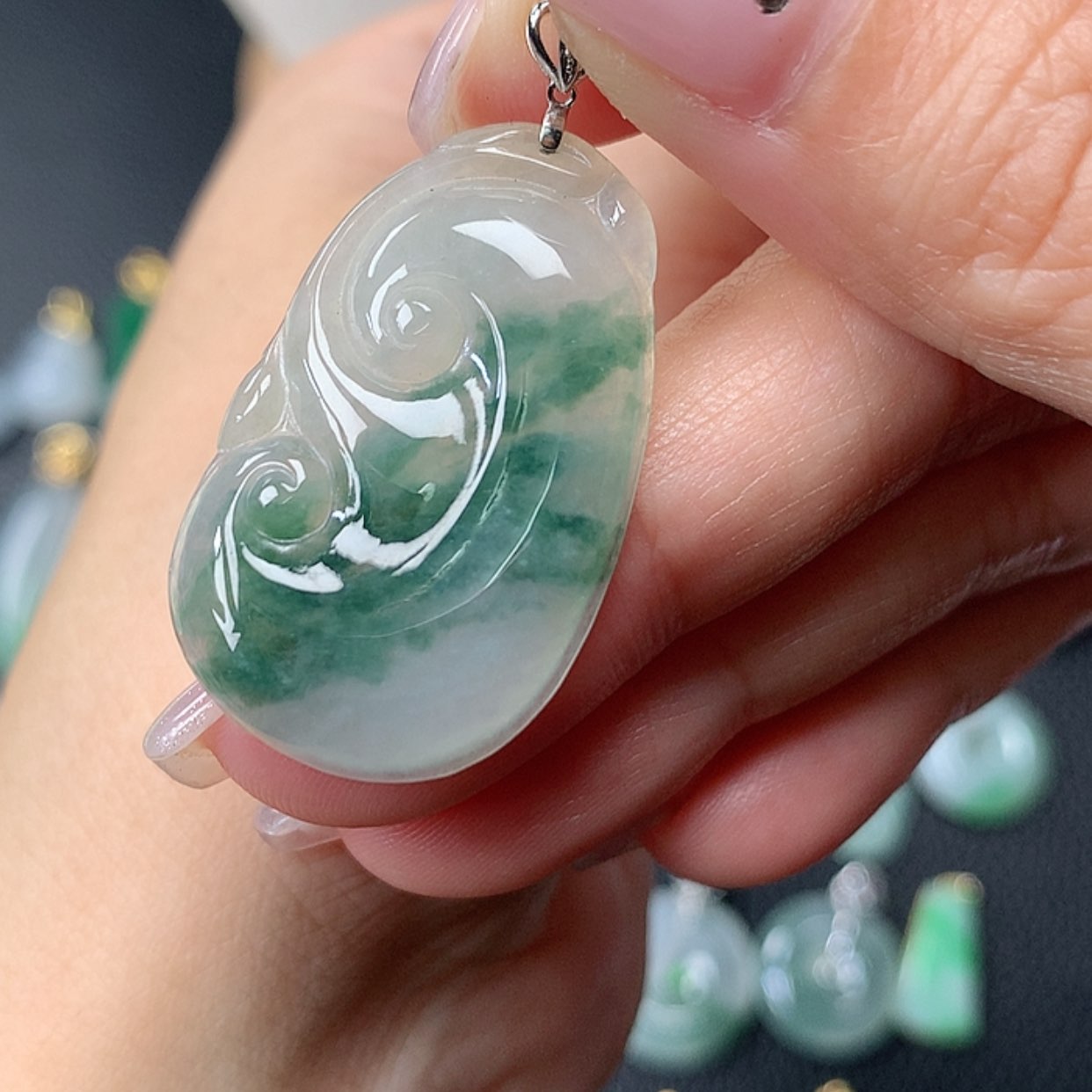 【闪购商品】翡翠18K金镶嵌吊坠(赠链)