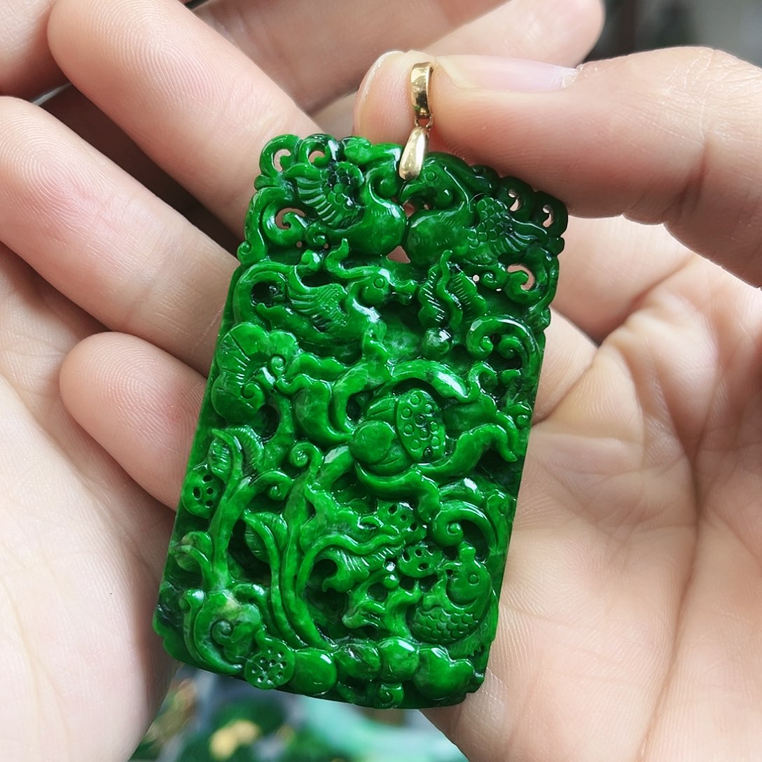 翡翠颈饰18K金镶嵌吊坠