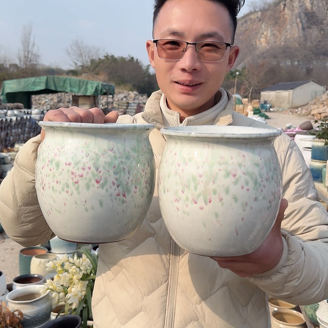 紫砂花盆口16高17（两个白彩色胖子