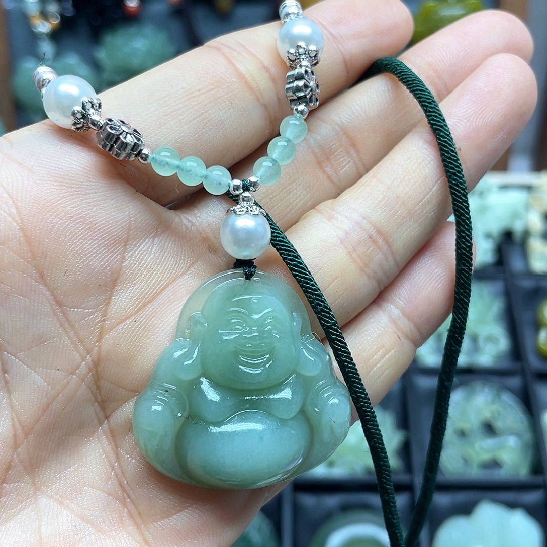 蛇纹石玉未镶嵌颈饰