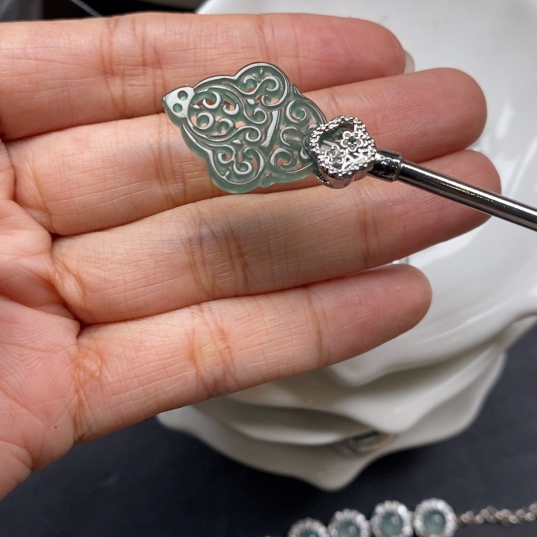 翡翠颈饰未镶嵌翡翠