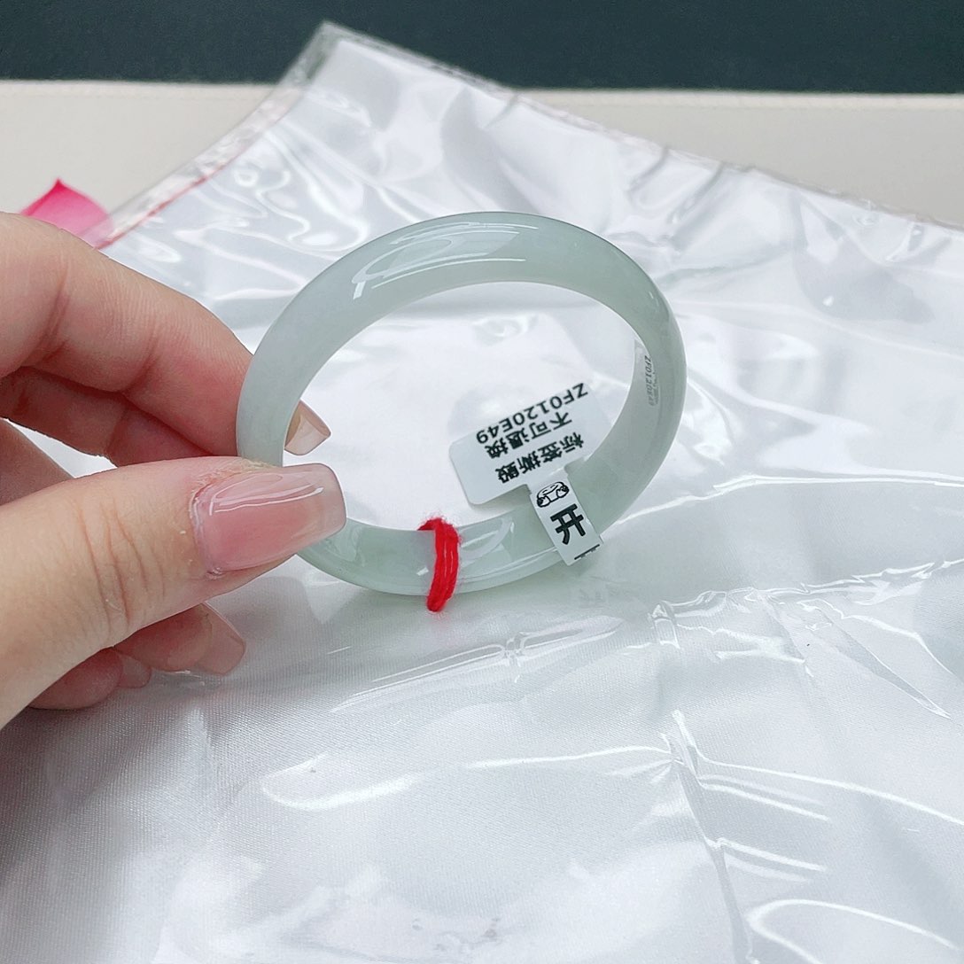 翡翠手镯未镶嵌正50