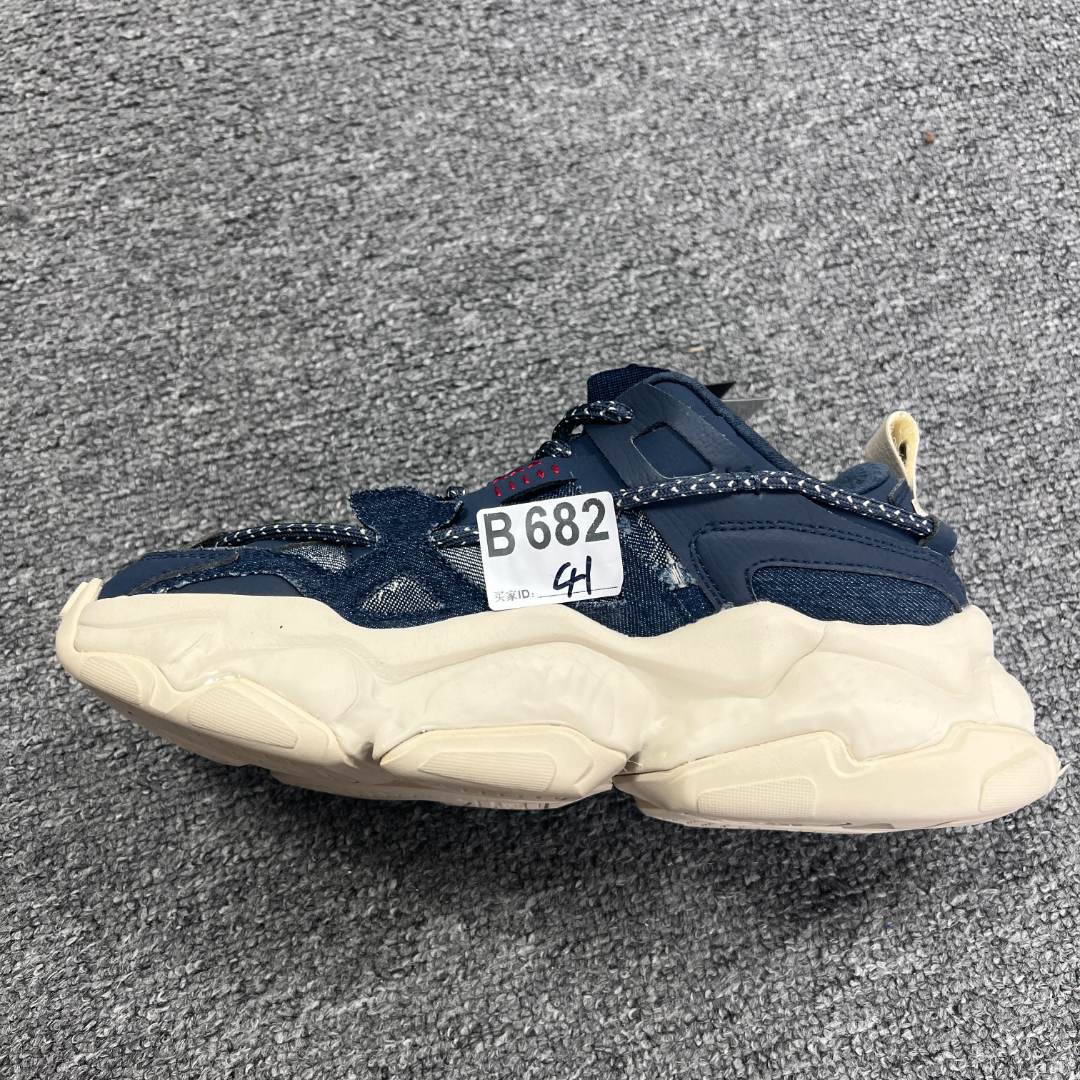 3号上新款男女高端户外休闲鞋 B682