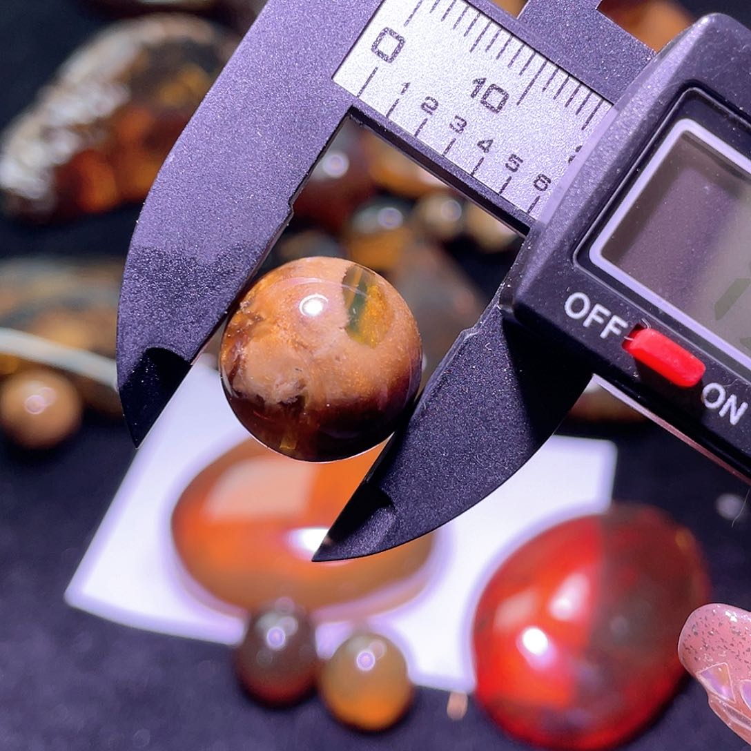 琥珀裸石未镶嵌仁*。