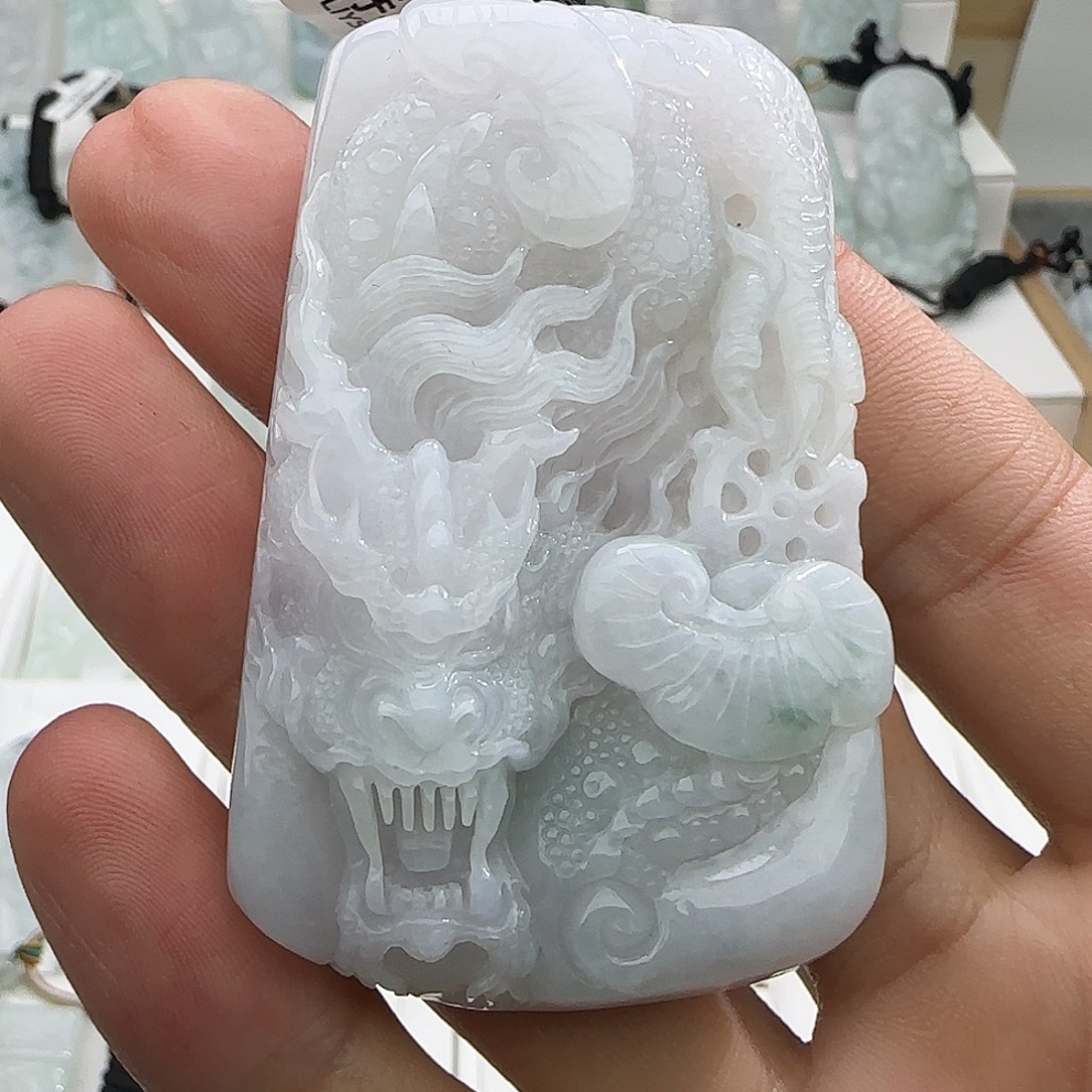 咫***涯翡翠未镶嵌颈饰翡翠