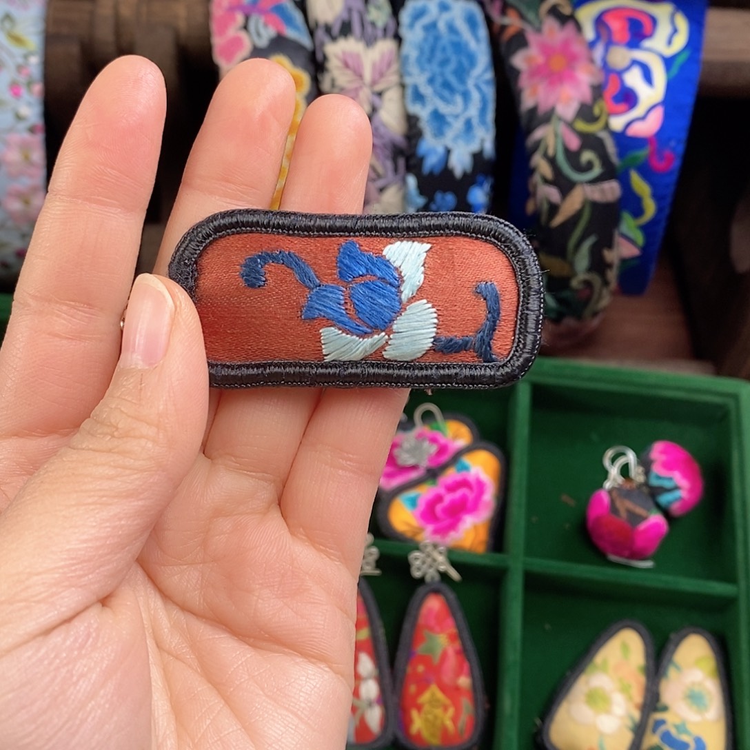 古****织绣老绣手工刺绣胸针