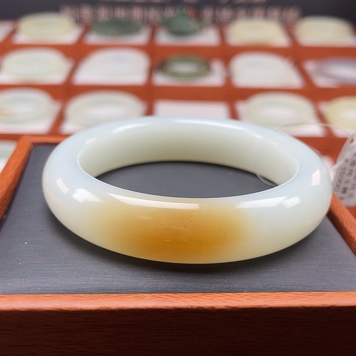 和田玉手镯未镶嵌新疆且末金山