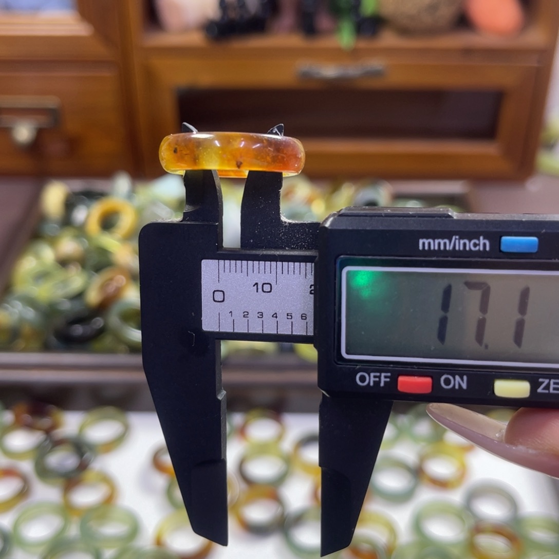 蛇纹石玉未镶嵌手镯101