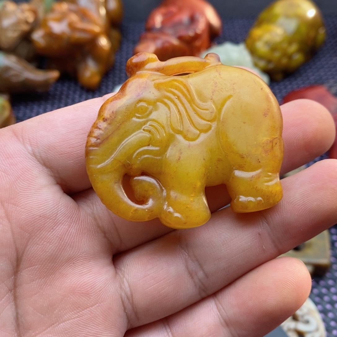 蛇纹石玉颈饰未镶嵌
