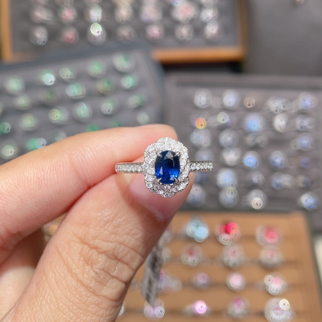 蓝宝石戒指18K金镶嵌1.08ct 皇家蓝