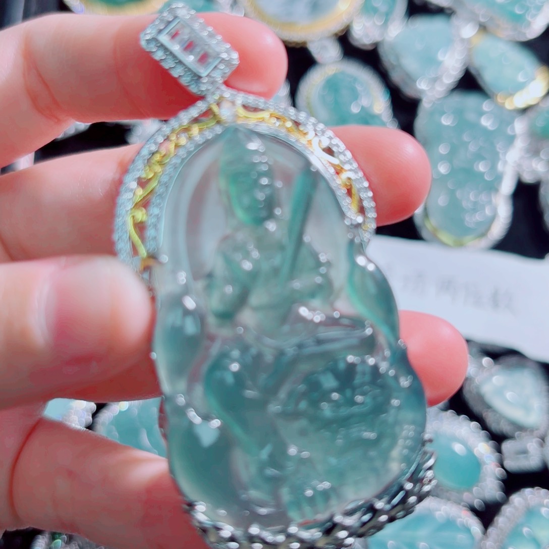 翡翠颈饰未镶嵌文殊菩萨