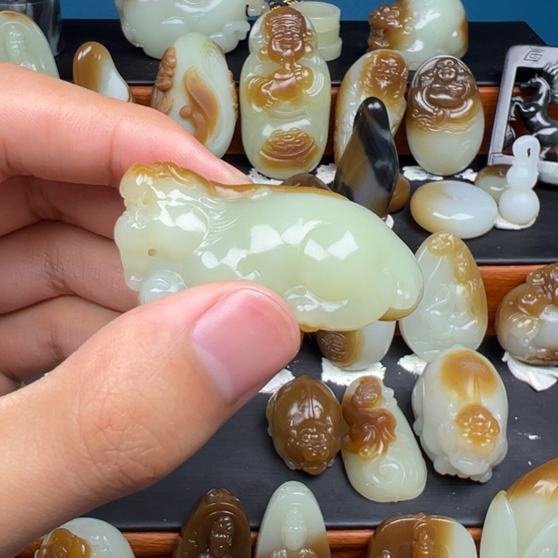 和田玉（糖玉）未镶嵌颈饰心***-