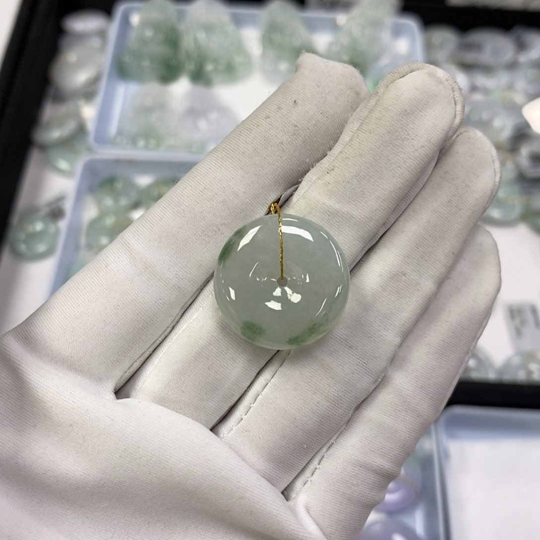 翡翠未镶嵌颈饰平安扣