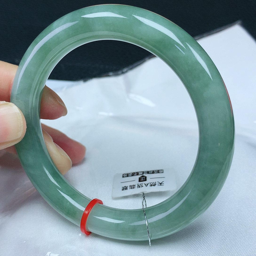 翡翠手镯未镶嵌57胖