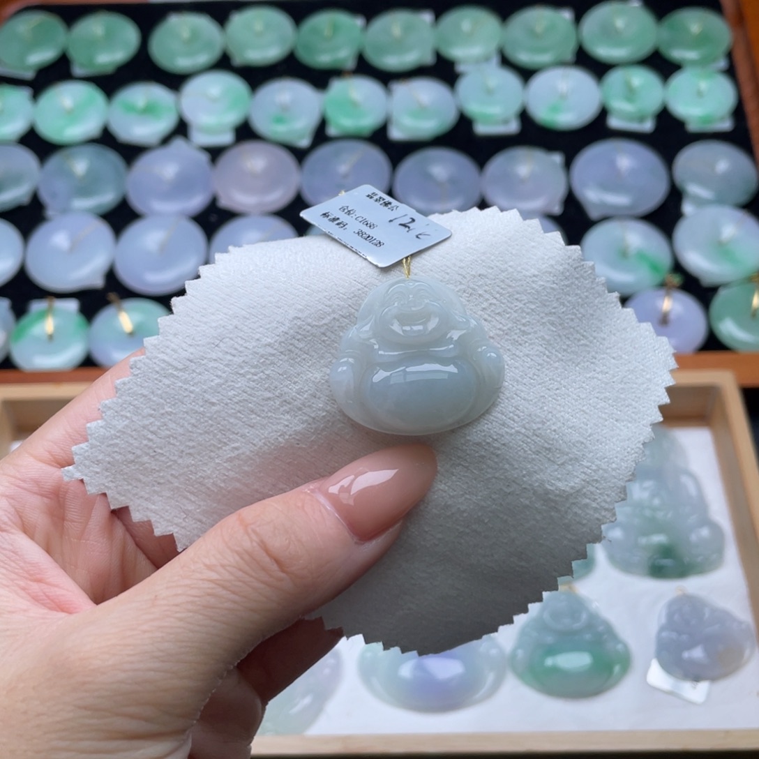 翡翠未镶嵌颈饰佛公