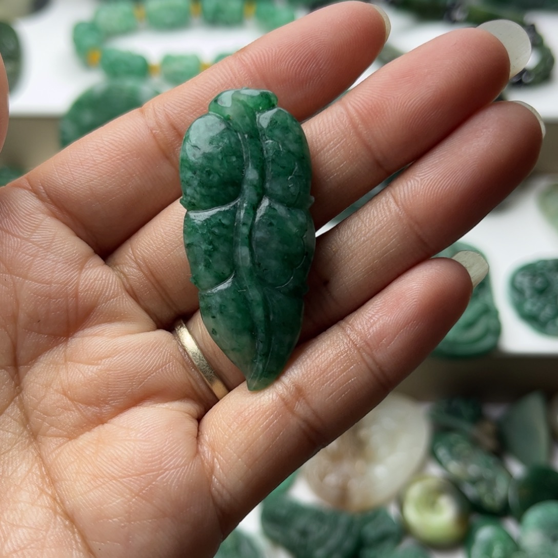 独山玉未镶嵌挂件