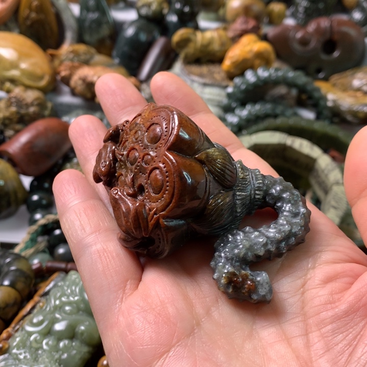 未镶嵌岫岩河磨玉（透闪石质玉）把件