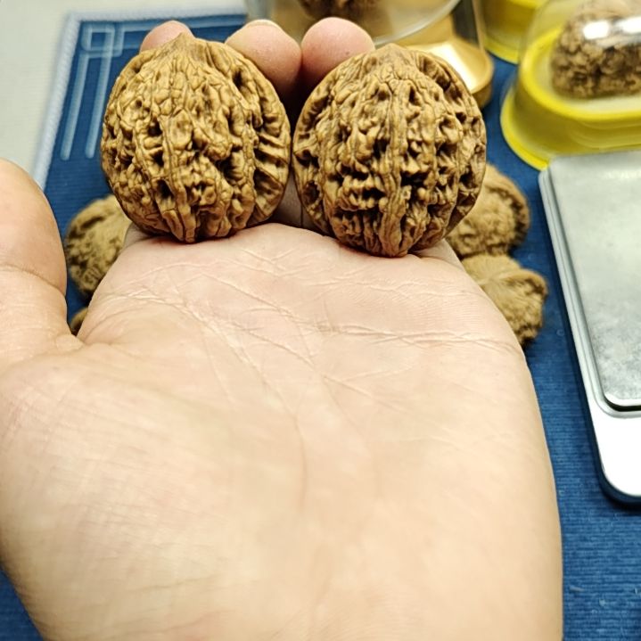 文玩核桃吊坠虎头38