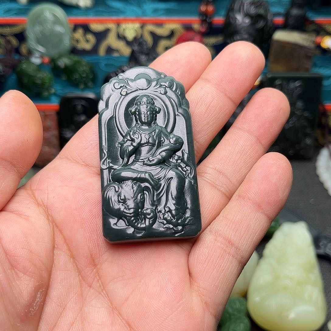 和田玉颈饰未镶嵌巴**龙